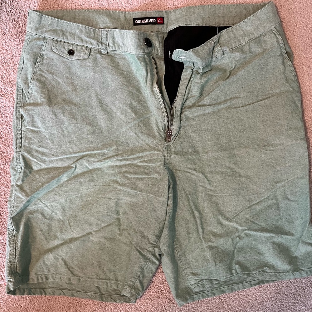 Quicksilver Shorts - green flat front